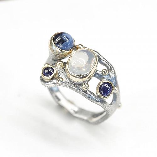 Adjustable ring with sapphires and a moon stone